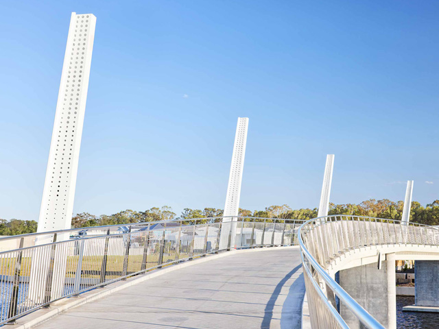 Pelican Waters Bridge Features
